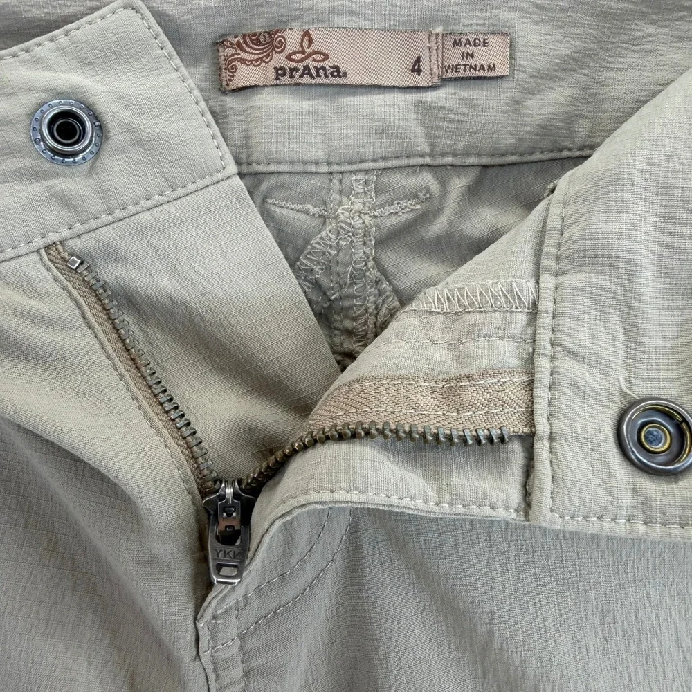 Prana Halle Shorts Womens 4 Khaki Tan Stretch Zion Hiking Outdoor Cargo Pockets - Picture 10 of 11